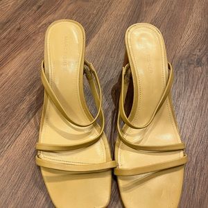 Marc Fisher tan leather strappy heels square toe and block heel ‘Aliana’ - sz 8